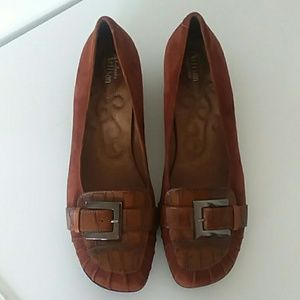 Clarks Artisan Collection flats